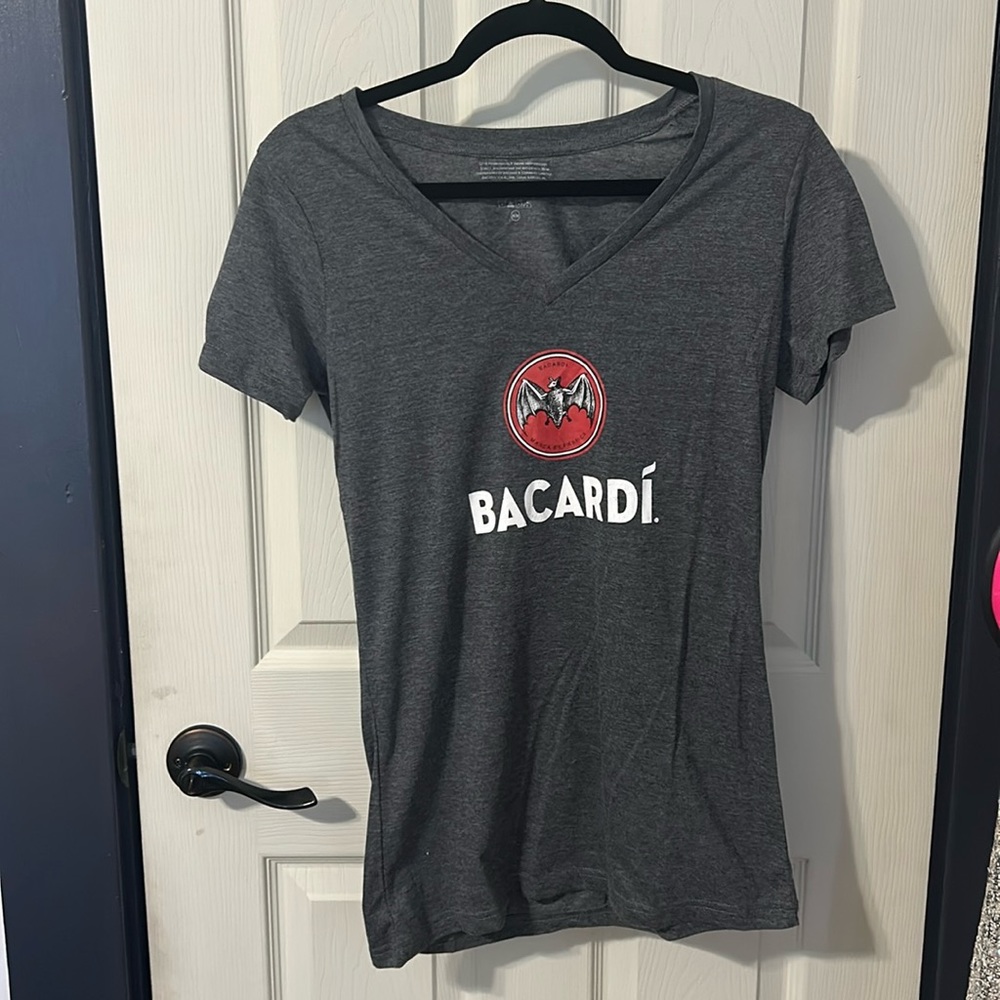 Alcoholic beverage, T-shirt, woman